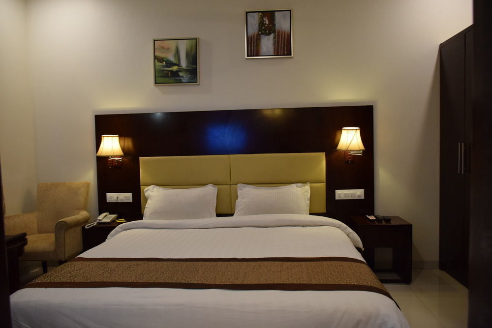 Hotel Sai Jashan Shirdi - Where Blessings & Comfort Meet Kültér fotó
